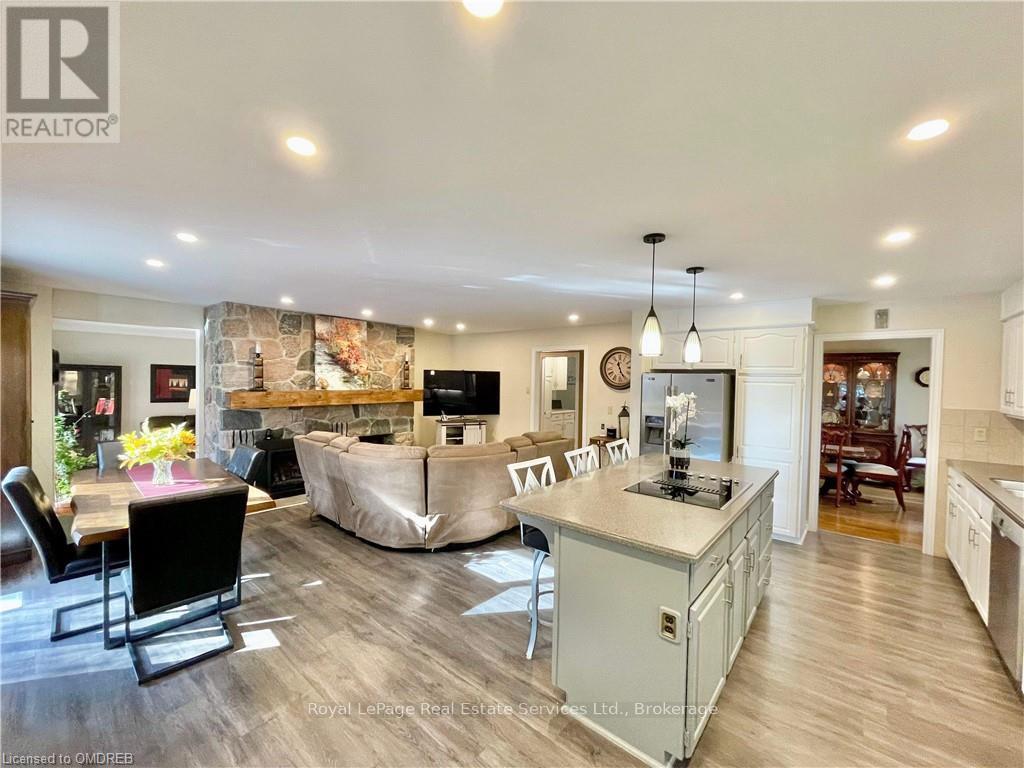 












184 DUNDAS STREET E

,
Hamilton (Waterdown),




Ontario
L8N2Z7

