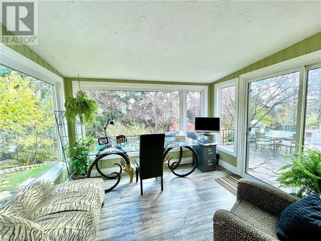 












184 DUNDAS STREET E

,
Hamilton (Waterdown),




Ontario
L8N2Z7

