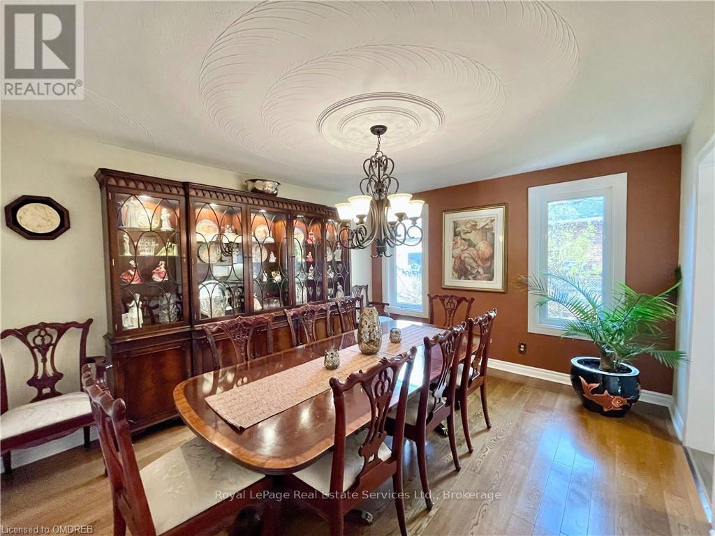 












184 DUNDAS STREET E

,
Hamilton (Waterdown),




Ontario
L8N2Z7

