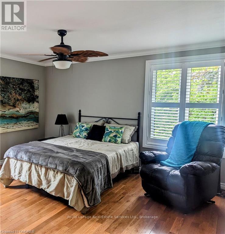 












184 DUNDAS STREET E

,
Hamilton (Waterdown),




Ontario
L8N2Z7

