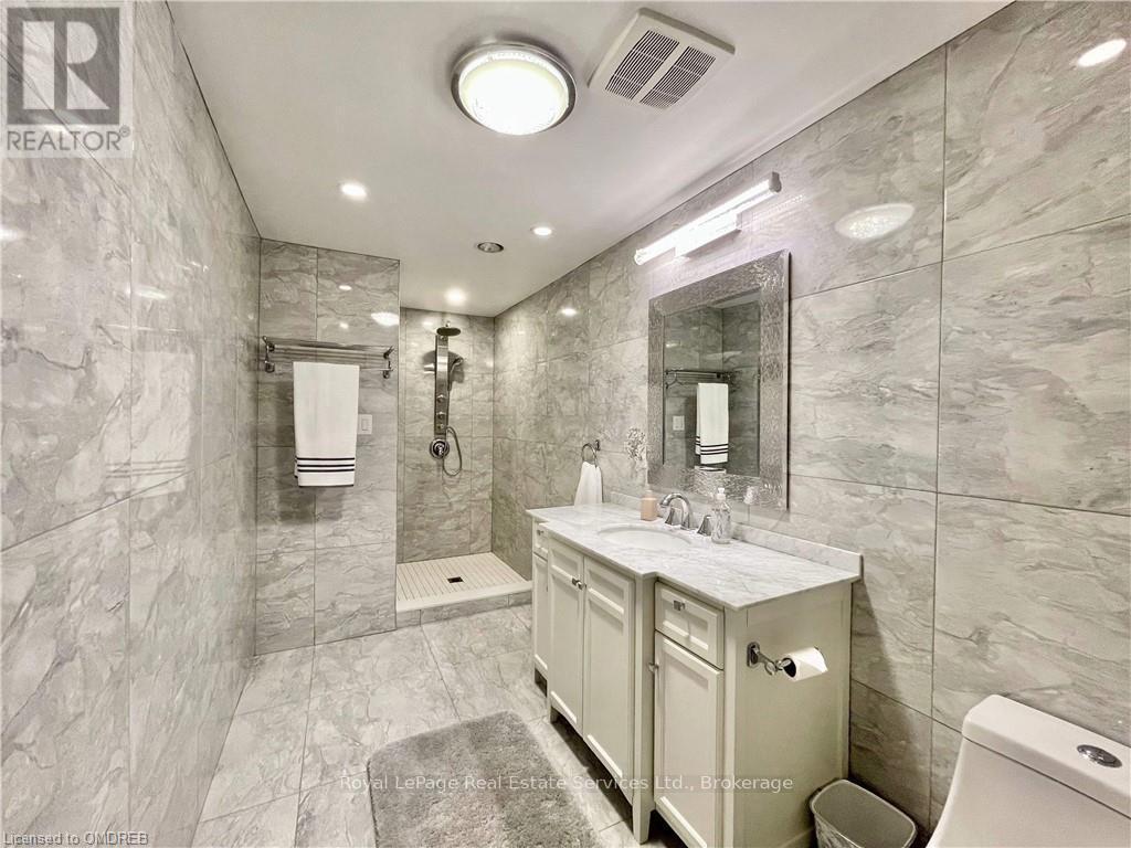 












184 DUNDAS STREET E

,
Hamilton (Waterdown),




Ontario
L8N2Z7

