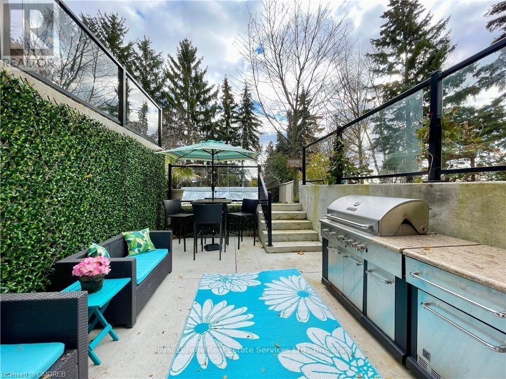 












184 DUNDAS STREET E

,
Hamilton (Waterdown),




Ontario
L8N2Z7

