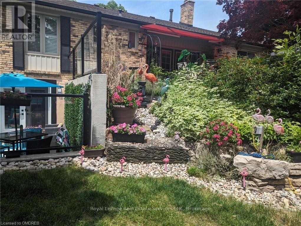 












184 DUNDAS STREET E

,
Hamilton (Waterdown),




Ontario
L8N2Z7

