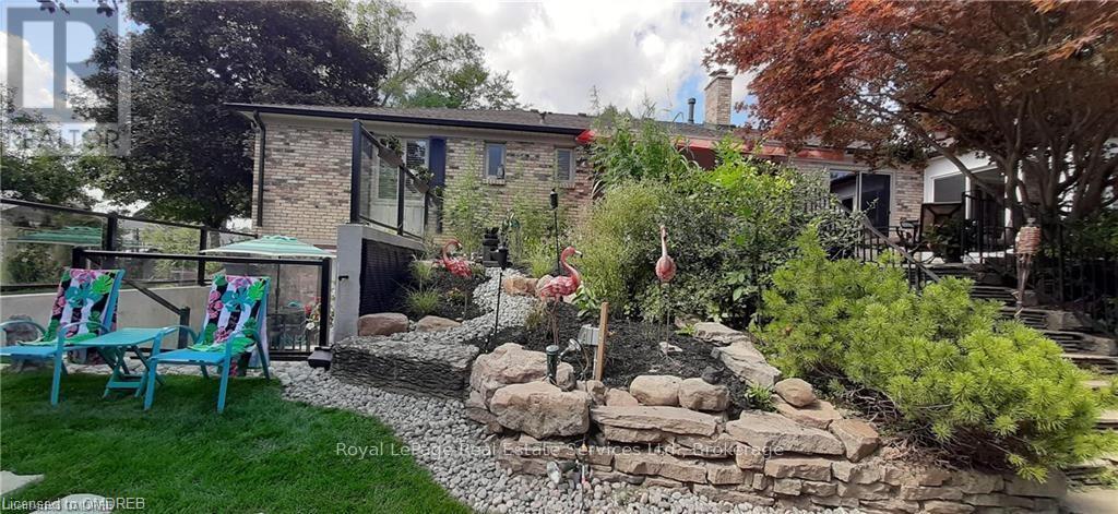 












184 DUNDAS STREET E

,
Hamilton (Waterdown),




Ontario
L8N2Z7

