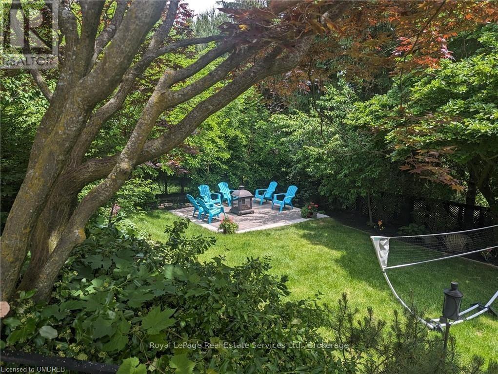 












184 DUNDAS STREET E

,
Hamilton (Waterdown),




Ontario
L8N2Z7

