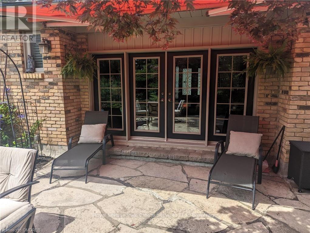 












184 DUNDAS STREET E

,
Hamilton (Waterdown),




Ontario
L8N2Z7

