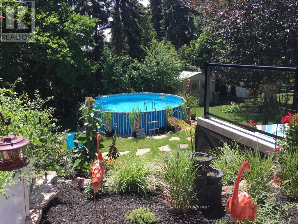 












184 DUNDAS STREET E

,
Hamilton (Waterdown),




Ontario
L8N2Z7

