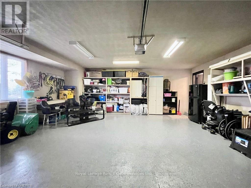 












184 DUNDAS STREET E

,
Hamilton (Waterdown),




Ontario
L8N2Z7

