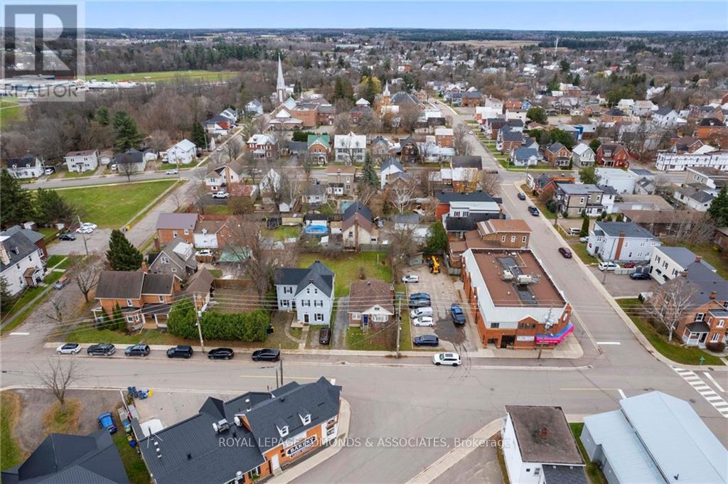 












366 ISABELLA STREET

,
Pembroke,




Ontario
K8A5T2

