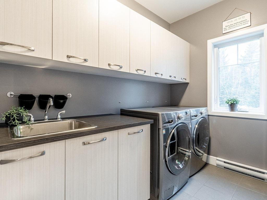 









399


Rue Hémond

,
Sherbrooke (Brompton/Rock Forest/Saint-Élie/Deauville),




QC
J1R0A4

