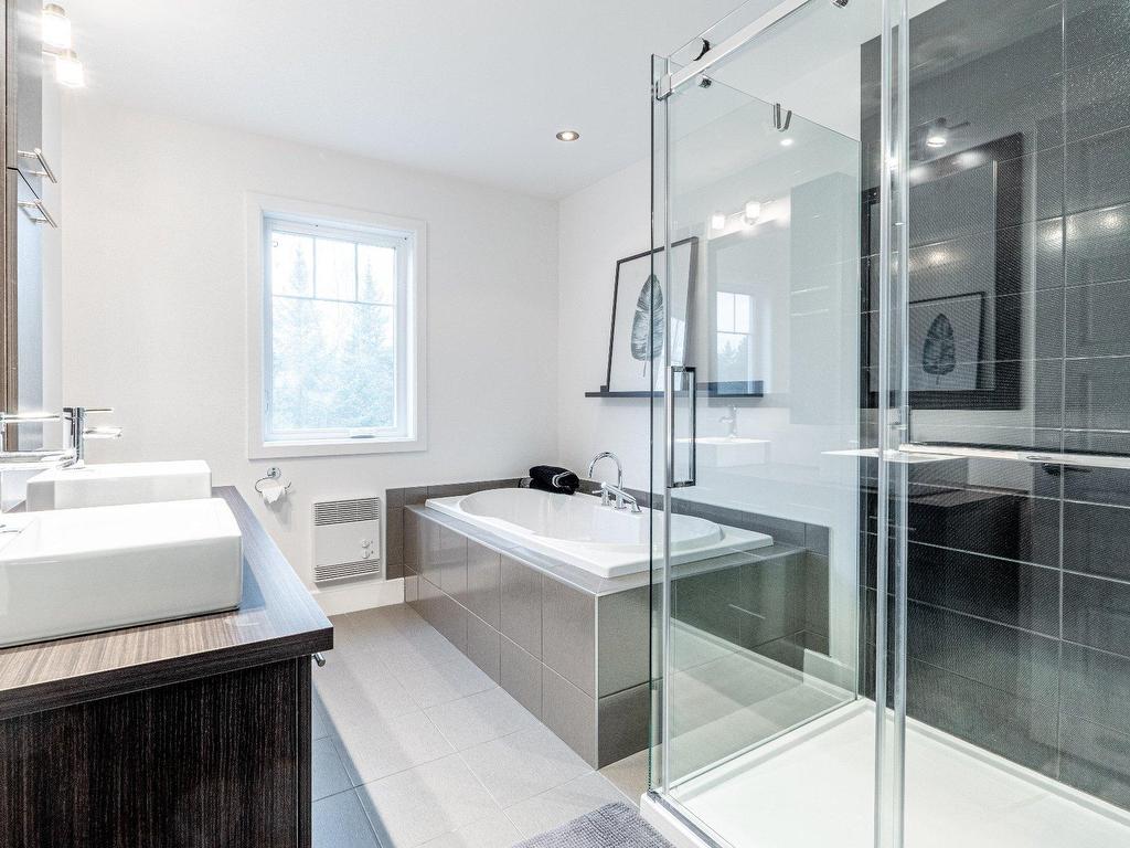 









399


Rue Hémond

,
Sherbrooke (Brompton/Rock Forest/Saint-Élie/Deauville),




QC
J1R0A4

