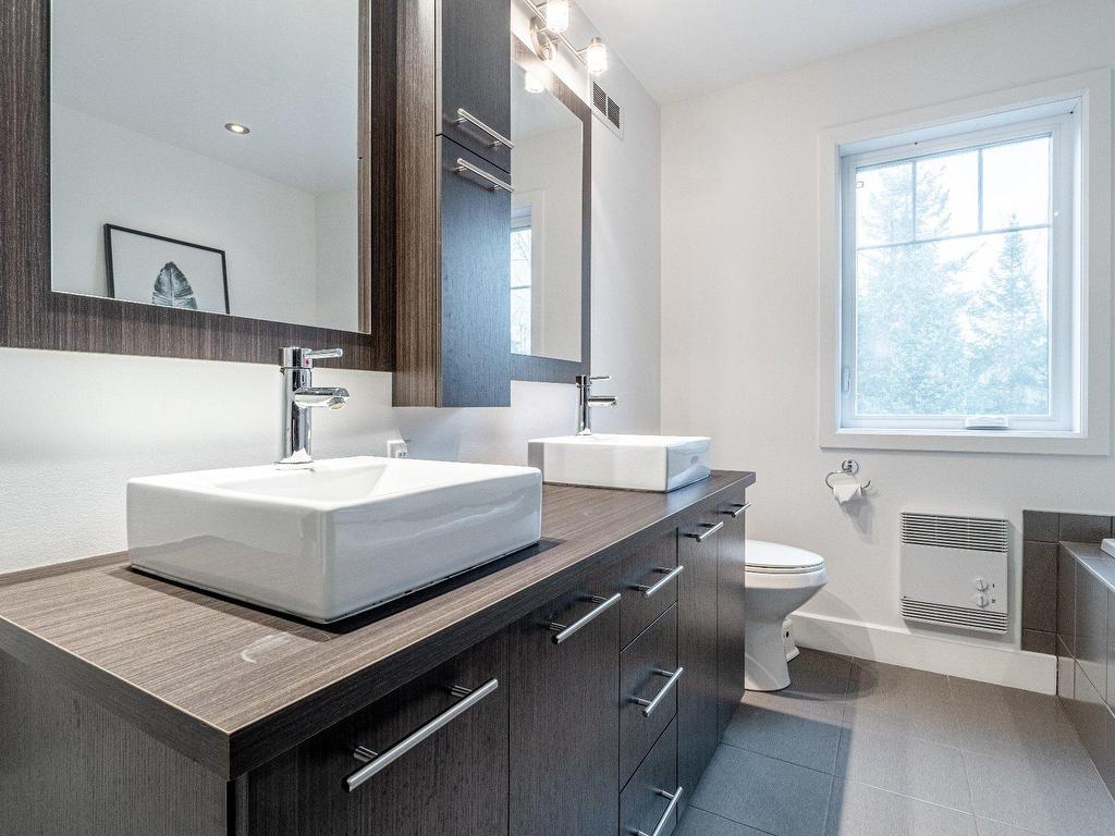 









399


Rue Hémond

,
Sherbrooke (Brompton/Rock Forest/Saint-Élie/Deauville),




QC
J1R0A4

