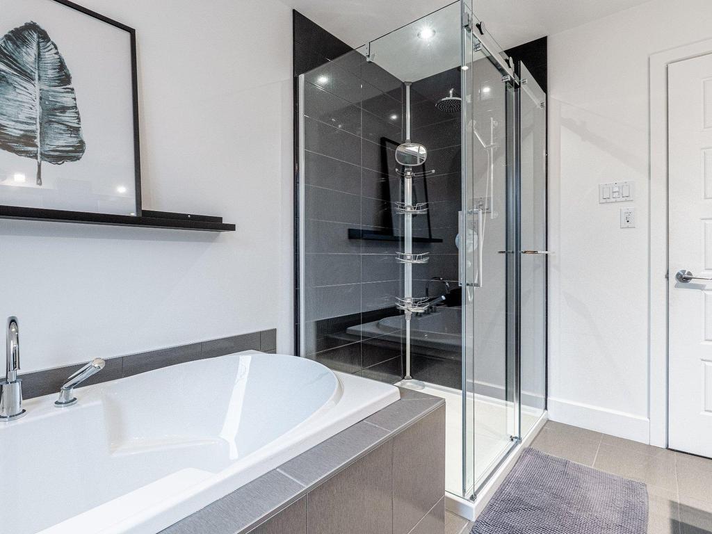 









399


Rue Hémond

,
Sherbrooke (Brompton/Rock Forest/Saint-Élie/Deauville),




QC
J1R0A4

