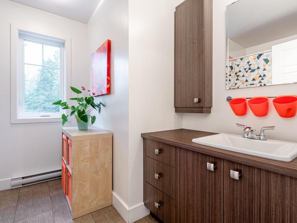 









399


Rue Hémond

,
Sherbrooke (Brompton/Rock Forest/Saint-Élie/Deauville),




QC
J1R0A4

