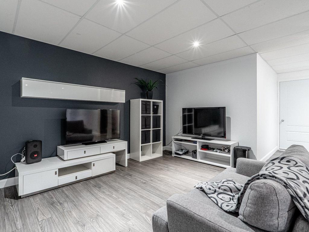 









399


Rue Hémond

,
Sherbrooke (Brompton/Rock Forest/Saint-Élie/Deauville),




QC
J1R0A4

