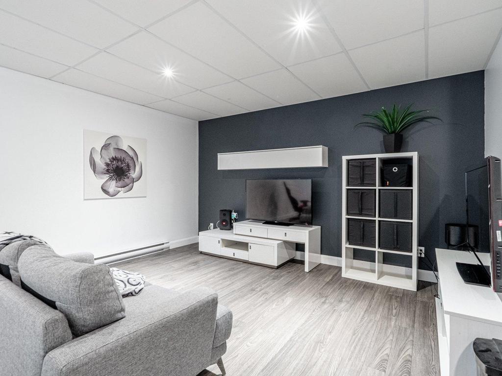 









399


Rue Hémond

,
Sherbrooke (Brompton/Rock Forest/Saint-Élie/Deauville),




QC
J1R0A4

