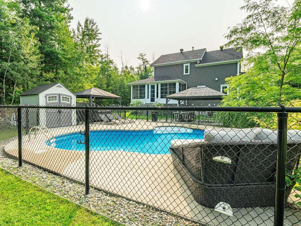 









399


Rue Hémond

,
Sherbrooke (Brompton/Rock Forest/Saint-Élie/Deauville),




QC
J1R0A4


