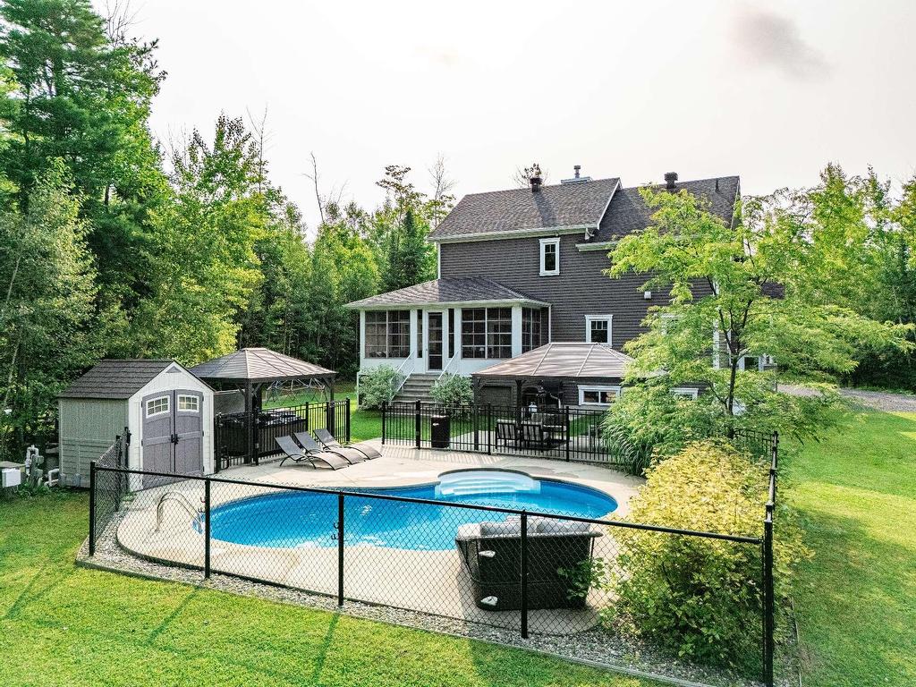 









399


Rue Hémond

,
Sherbrooke (Brompton/Rock Forest/Saint-Élie/Deauville),




QC
J1R0A4

