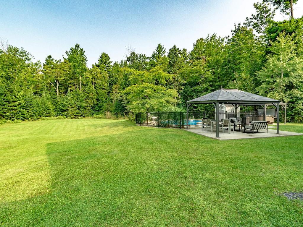 









399


Rue Hémond

,
Sherbrooke (Brompton/Rock Forest/Saint-Élie/Deauville),




QC
J1R0A4

