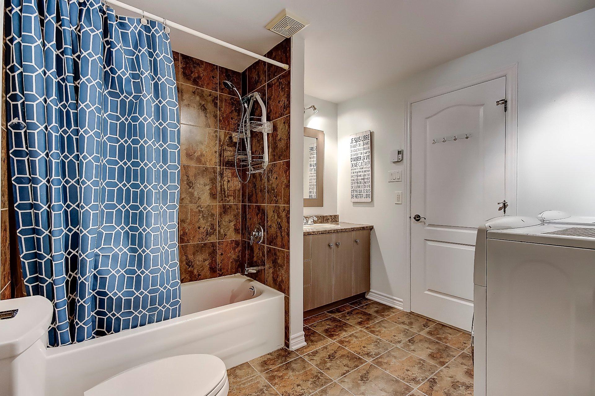 









16


Rue Laval

,
Saint-Jean-sur-Richelieu,




QC
J2X4W7

