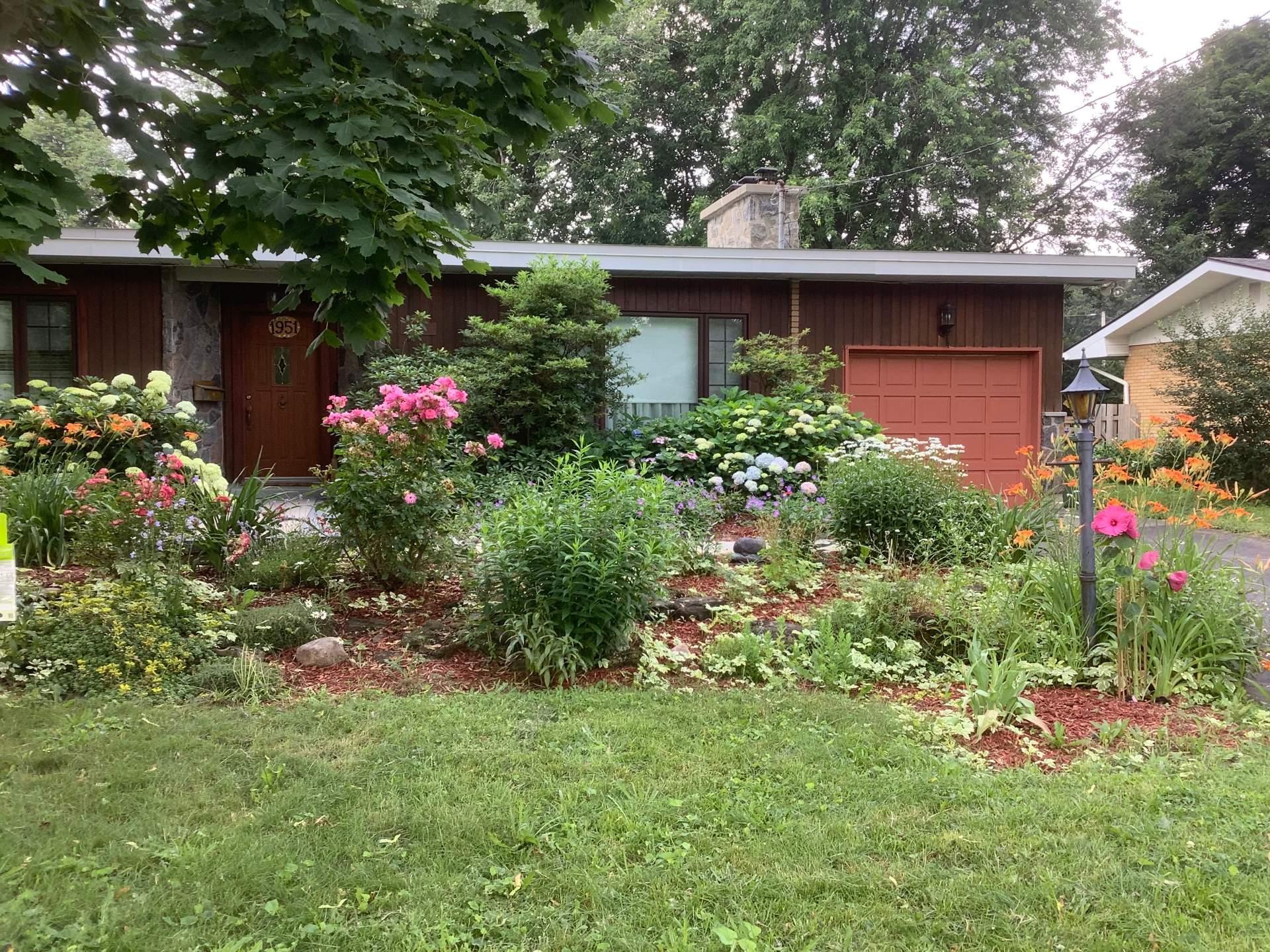 









1951


Rue de Bedford

,
Saint-Bruno-de-Montarville,




QC
J3V4A6


