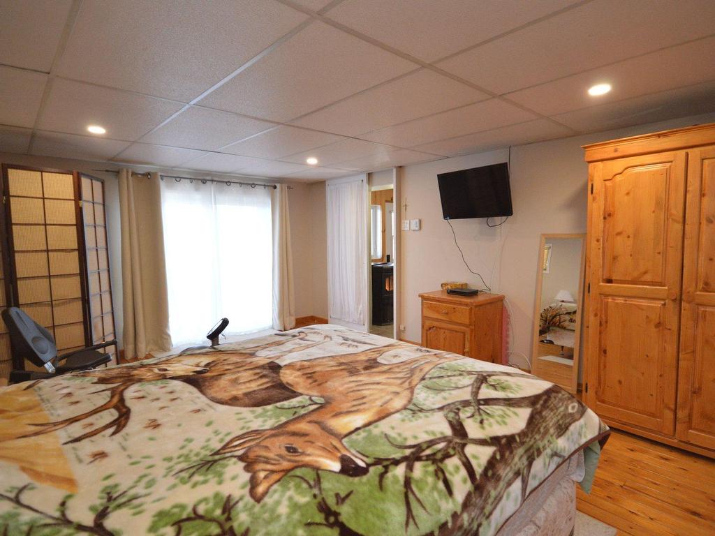 









9990


Ch. du Lac-Labelle

,
Labelle,




QC
J0T1H0

