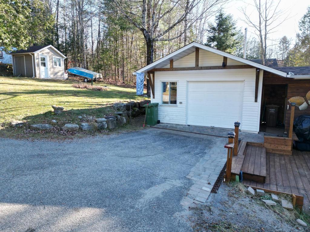 









9990


Ch. du Lac-Labelle

,
Labelle,




QC
J0T1H0

