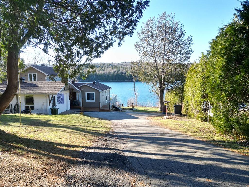 









9990


Ch. du Lac-Labelle

,
Labelle,




QC
J0T1H0

