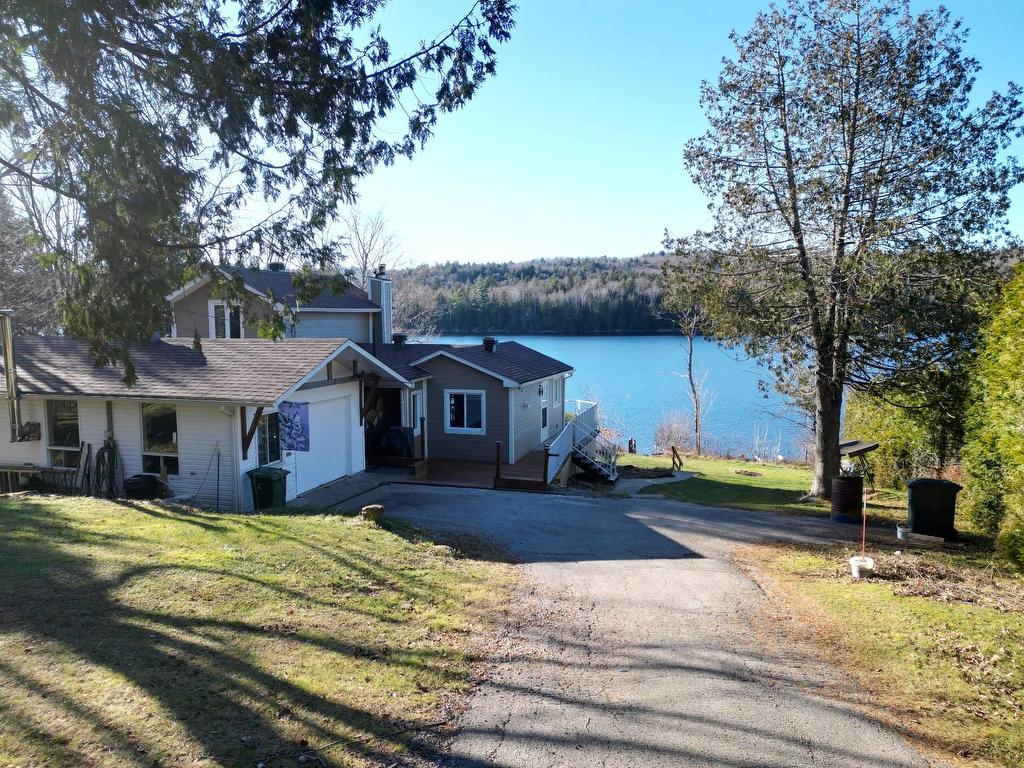 









9990


Ch. du Lac-Labelle

,
Labelle,




QC
J0T1H0

