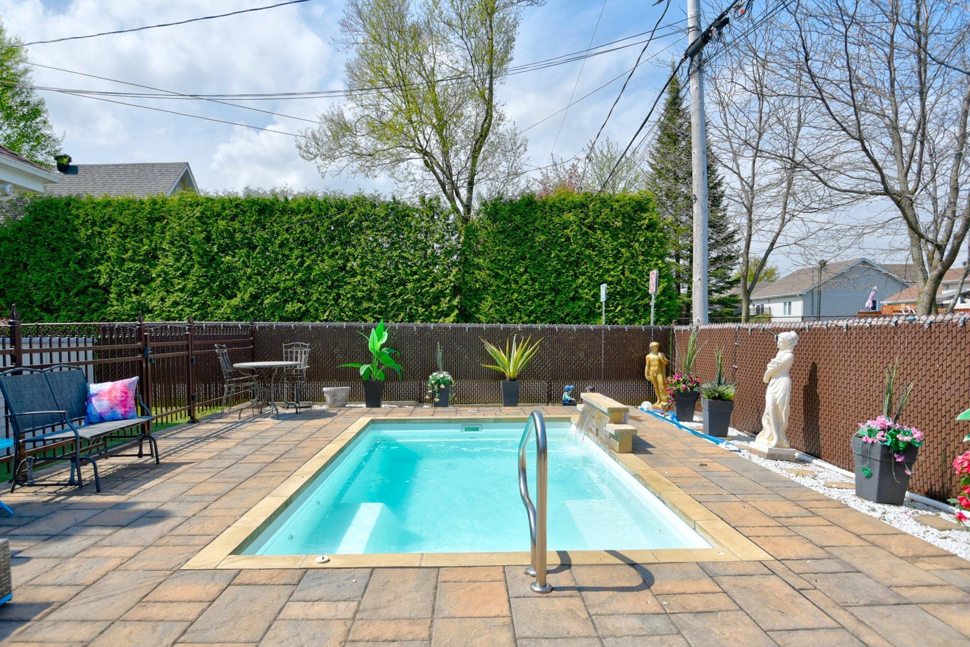 









265


Rue Grillon

,
Saint-Paul,




QC
J0K3E0

