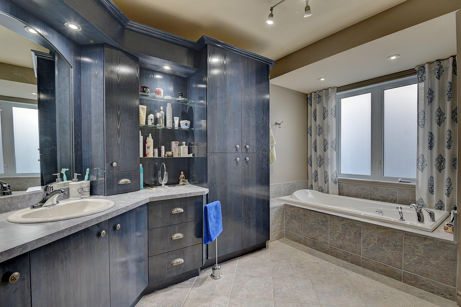 









265


Rue Grillon

,
Saint-Paul,




QC
J0K3E0

