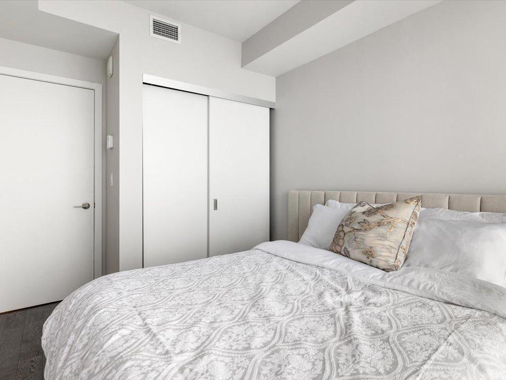 









1288


Rue St-Antoine O.

, 2405,
Montréal (Ville-Marie),




QC
H3C1C2


