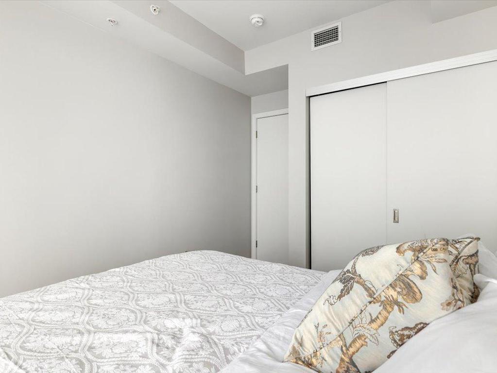 









1288


Rue St-Antoine O.

, 2405,
Montréal (Ville-Marie),




QC
H3C1C2

