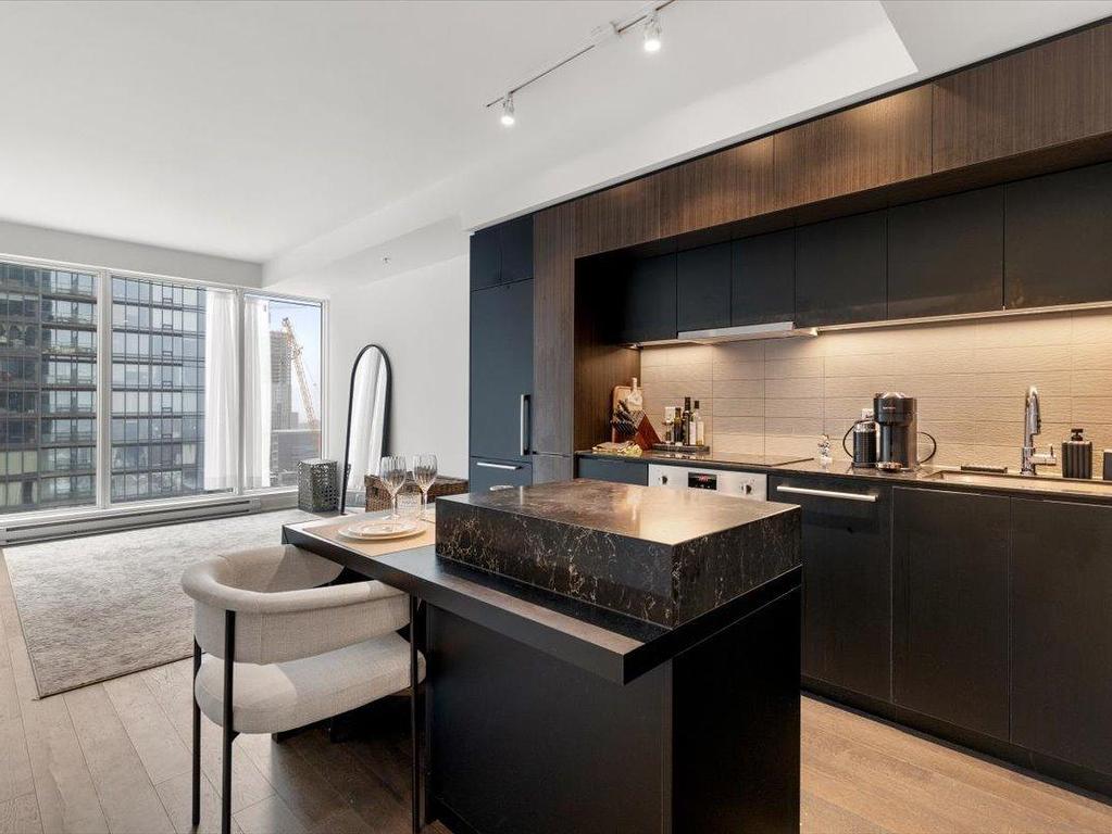 









1288


Rue St-Antoine O.

, 2405,
Montréal (Ville-Marie),




QC
H3C1C2

