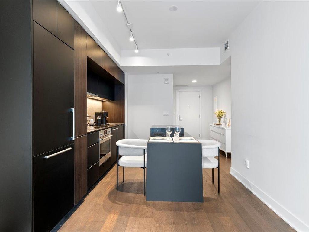 









1288


Rue St-Antoine O.

, 2405,
Montréal (Ville-Marie),




QC
H3C1C2

