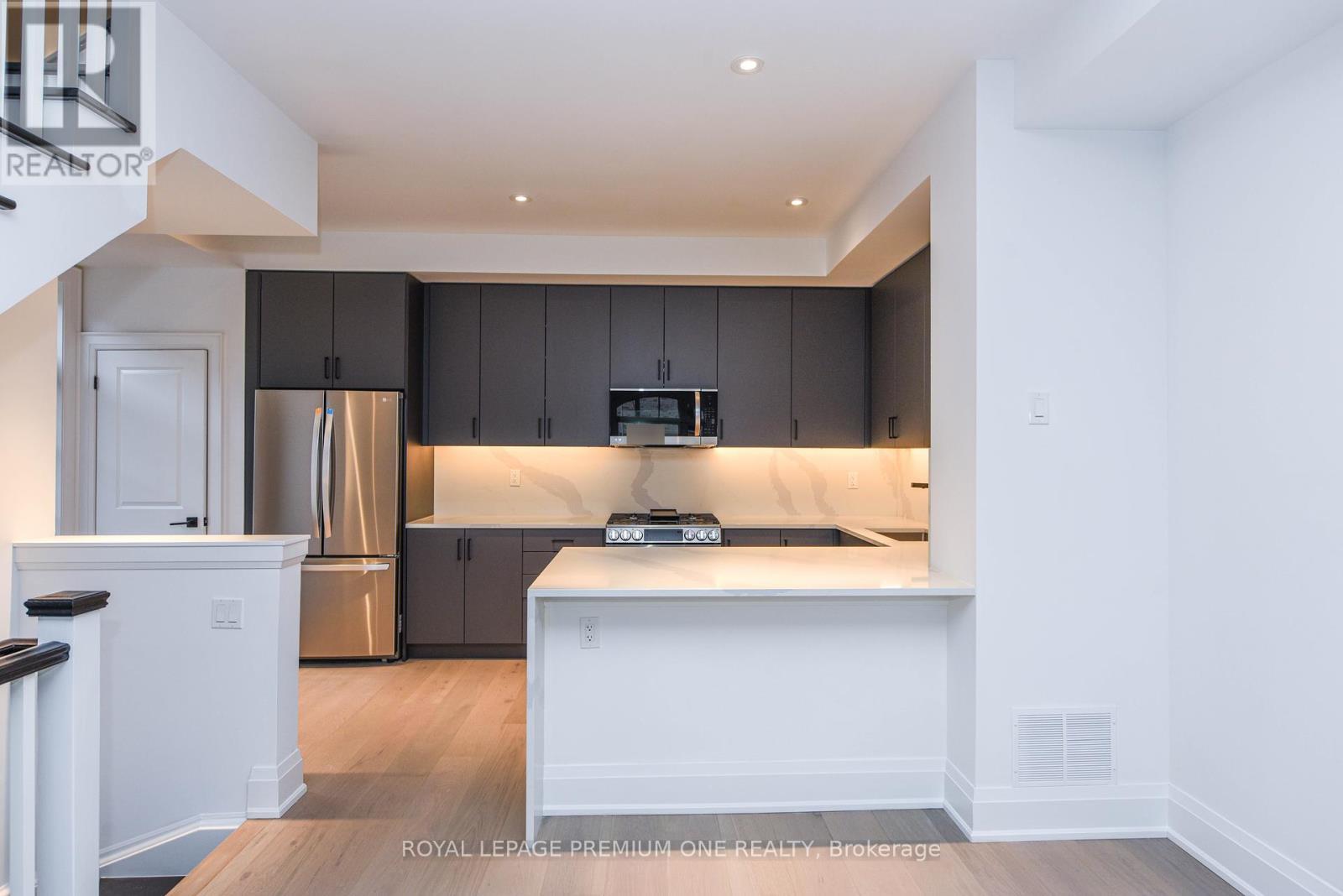 












119 - 1 WASDALE ROAD

,
Mississauga,




Ontario
L5M2R2

