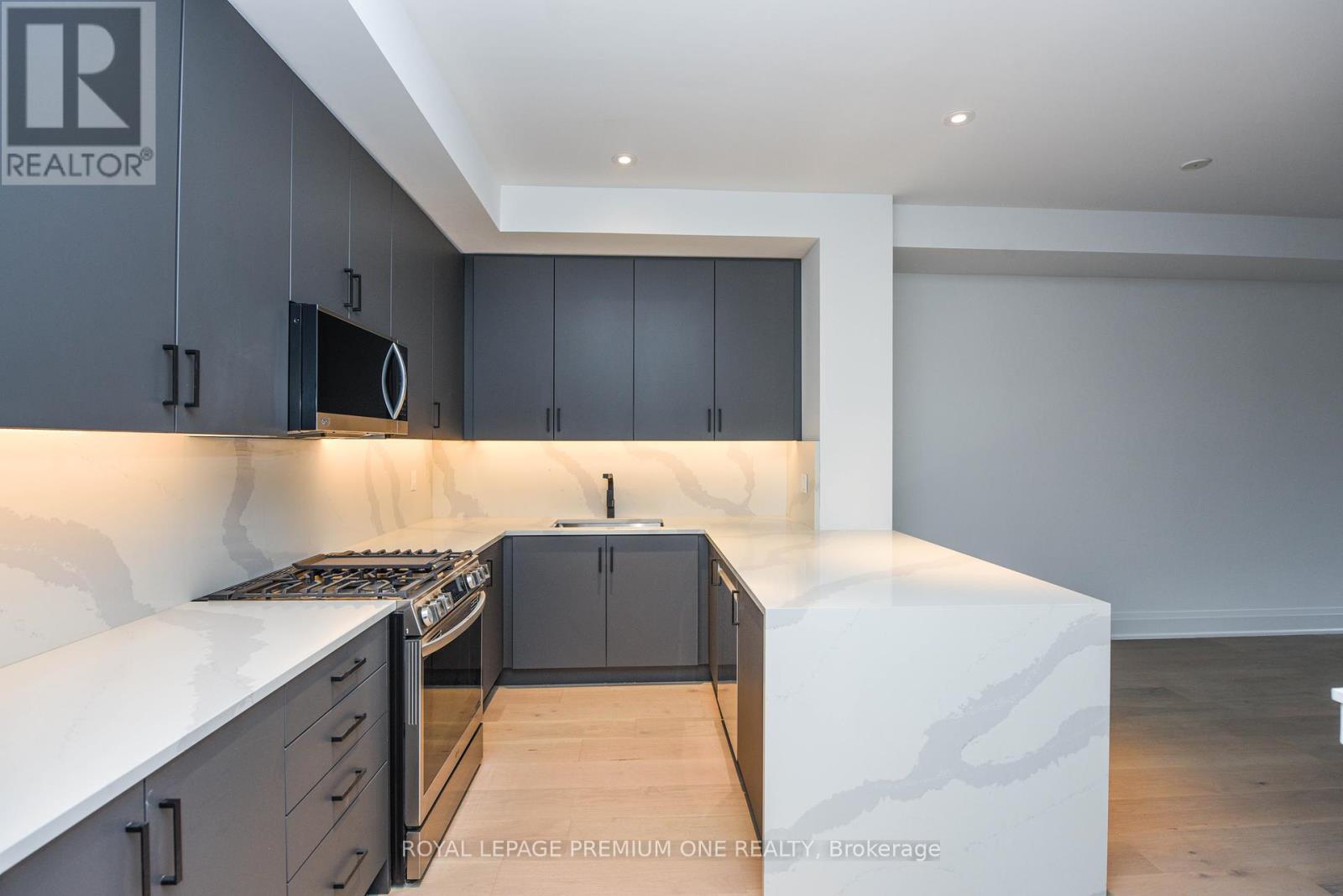 












119 - 1 WASDALE ROAD

,
Mississauga,




Ontario
L5M2R2

