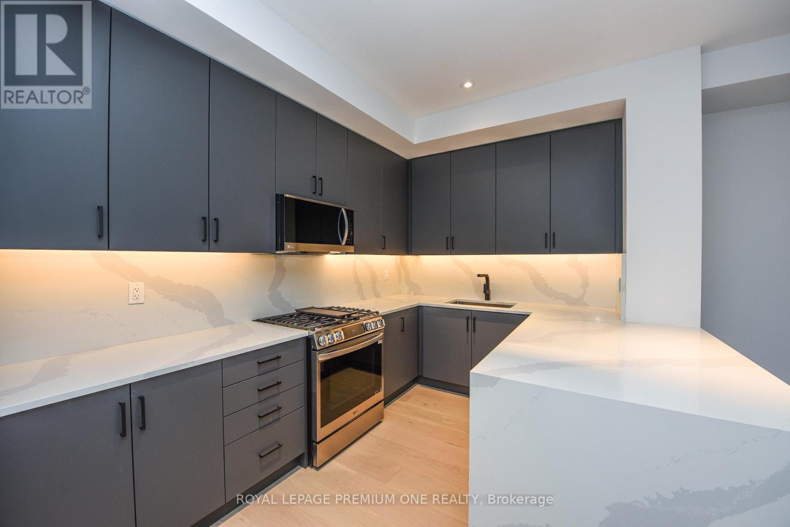 












119 - 1 WASDALE ROAD

,
Mississauga,




Ontario
L5M2R2

