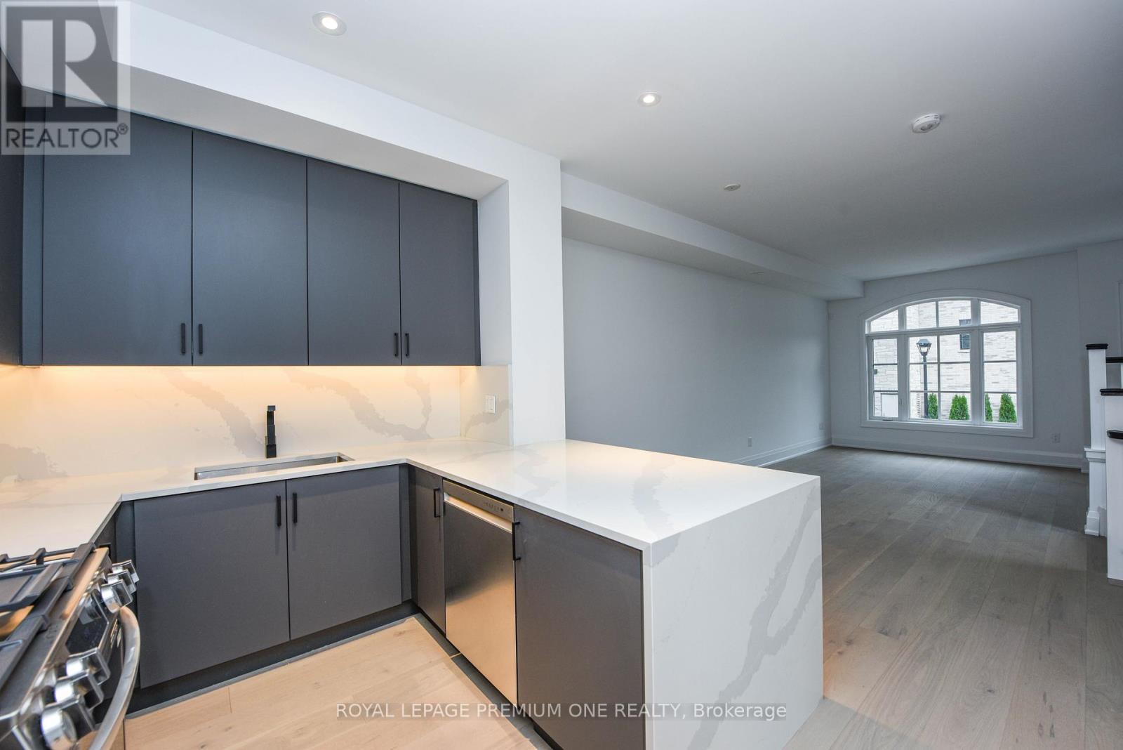 












119 - 1 WASDALE ROAD

,
Mississauga,




Ontario
L5M2R2

