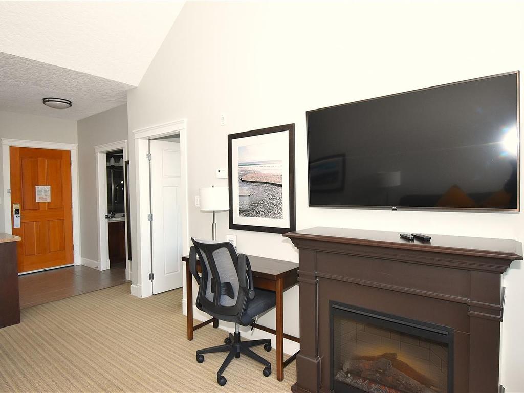









1730


Riverside

Lane, 318C,
Courtenay,




BC
V9N 8C7


