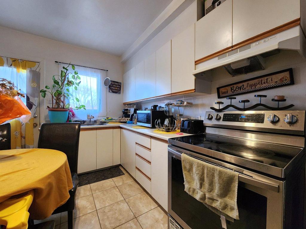









10809

 - 10811


Av. Pigeon

,
Montréal (Montréal-Nord),




QC
H1G5V2

