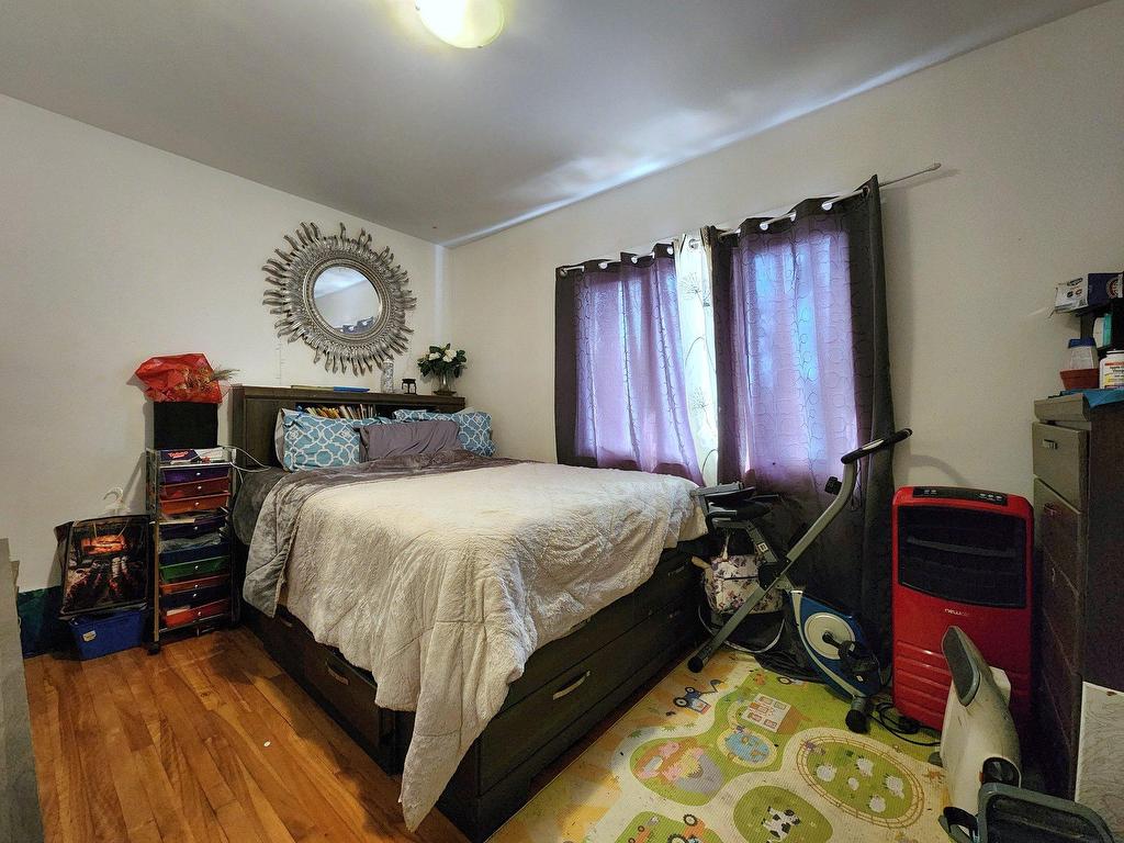 









10809

 - 10811


Av. Pigeon

,
Montréal (Montréal-Nord),




QC
H1G5V2

