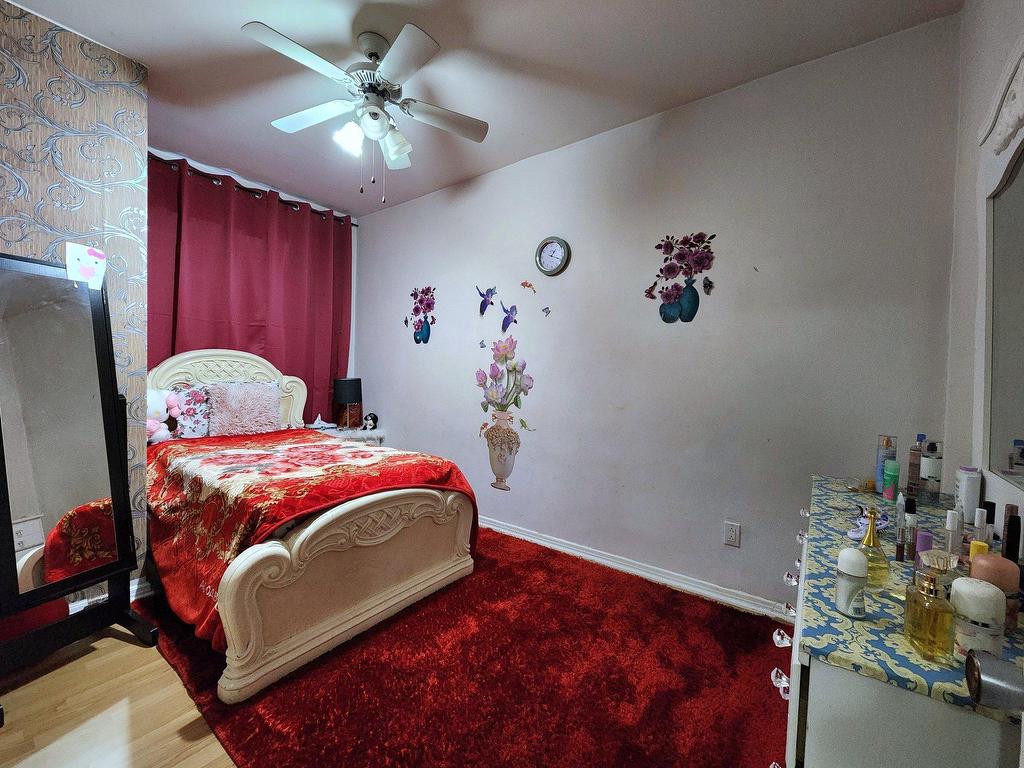 









10809

 - 10811


Av. Pigeon

,
Montréal (Montréal-Nord),




QC
H1G5V2

