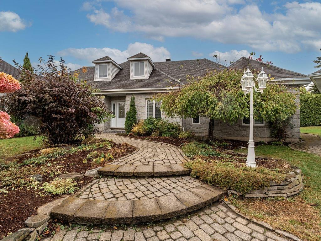









1504


Rue du Muscadet

,
Sherbrooke (Brompton/Rock Forest/Saint-Élie/Deauville),




QC
J1N1V1

