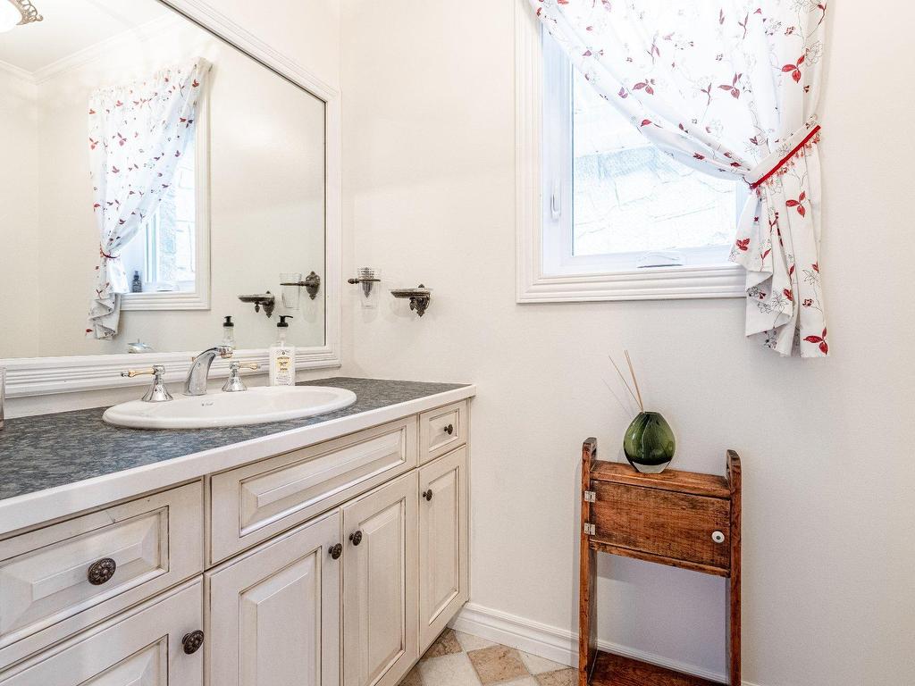 









1504


Rue du Muscadet

,
Sherbrooke (Brompton/Rock Forest/Saint-Élie/Deauville),




QC
J1N1V1


