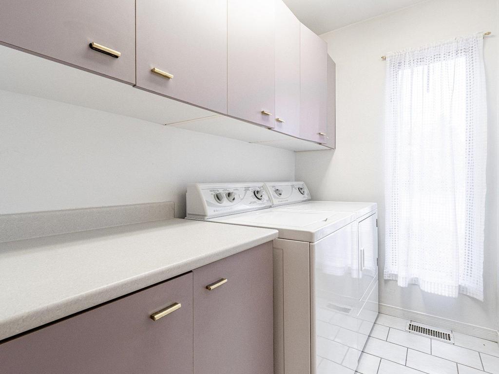 









1504


Rue du Muscadet

,
Sherbrooke (Brompton/Rock Forest/Saint-Élie/Deauville),




QC
J1N1V1

