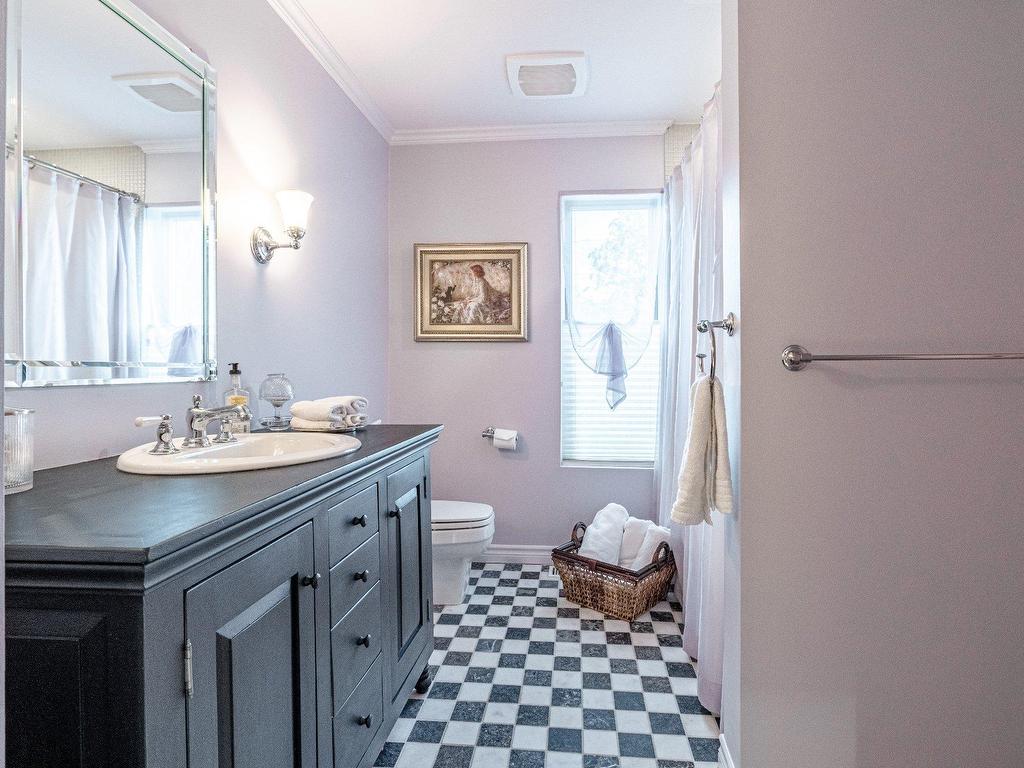 









1504


Rue du Muscadet

,
Sherbrooke (Brompton/Rock Forest/Saint-Élie/Deauville),




QC
J1N1V1

