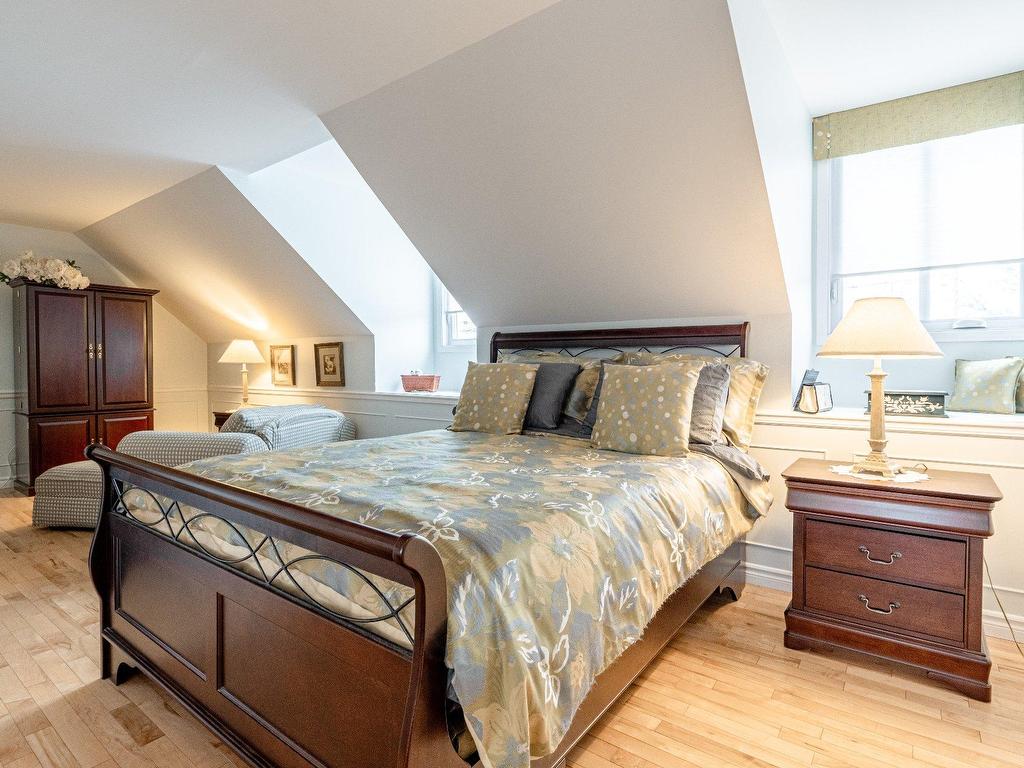 









1504


Rue du Muscadet

,
Sherbrooke (Brompton/Rock Forest/Saint-Élie/Deauville),




QC
J1N1V1

