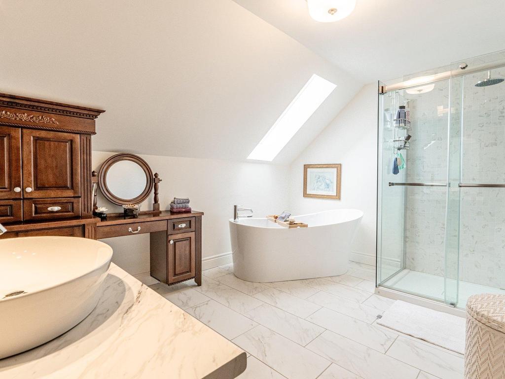 









1504


Rue du Muscadet

,
Sherbrooke (Brompton/Rock Forest/Saint-Élie/Deauville),




QC
J1N1V1

