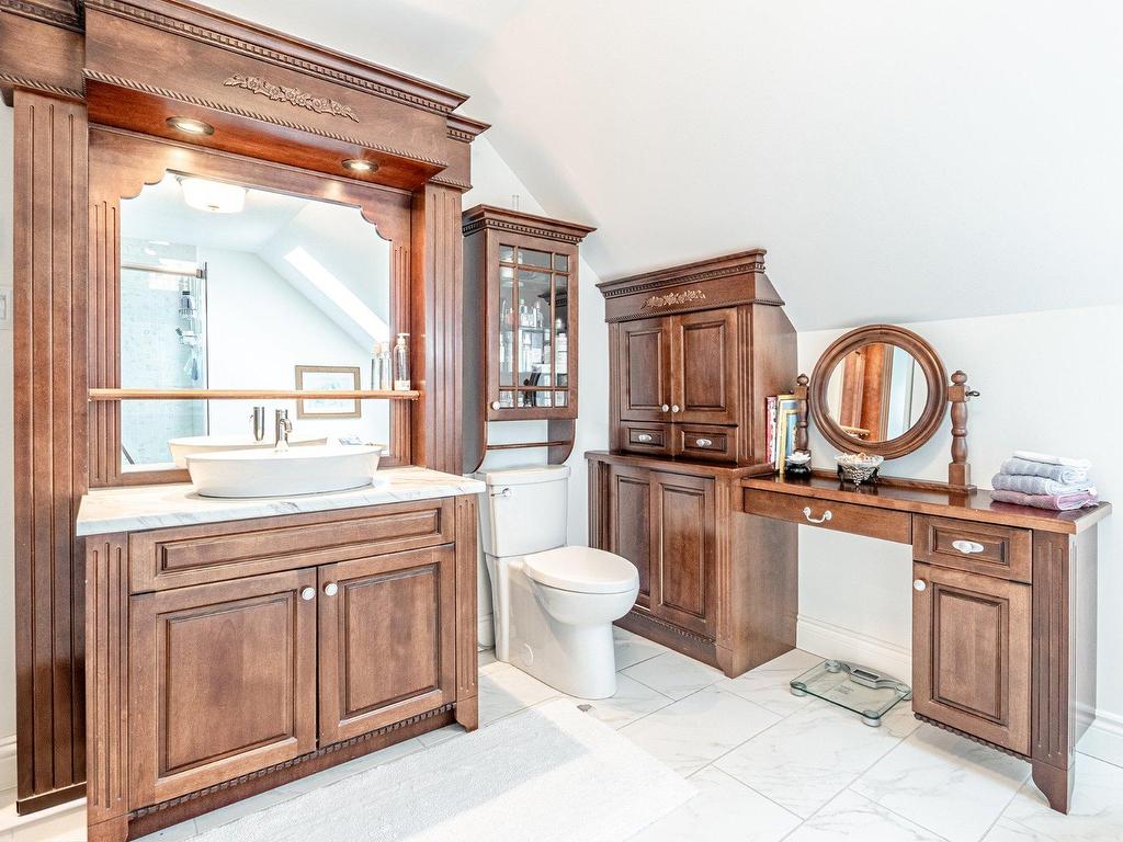 









1504


Rue du Muscadet

,
Sherbrooke (Brompton/Rock Forest/Saint-Élie/Deauville),




QC
J1N1V1

